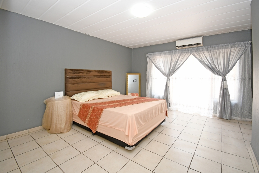 2 Bedroom Property for Sale in Kew Gauteng