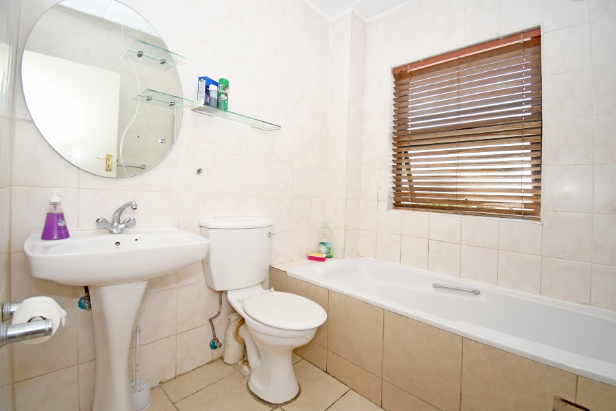 2 Bedroom Property for Sale in Kew Gauteng