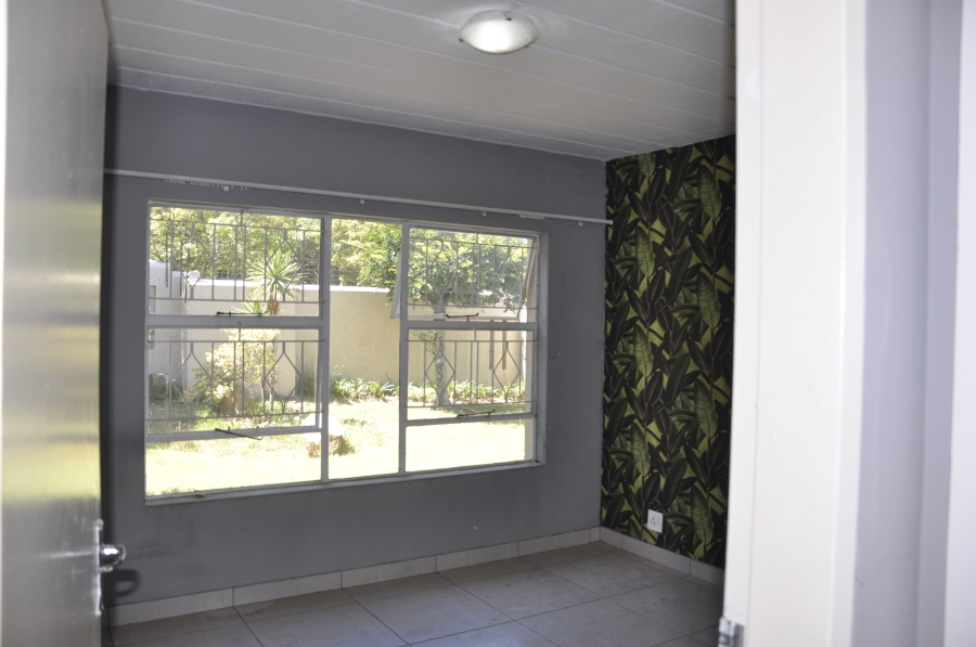 2 Bedroom Property for Sale in Buccleuch Gauteng