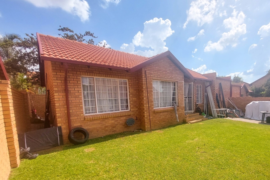 2 Bedroom Property for Sale in The Reeds Gauteng