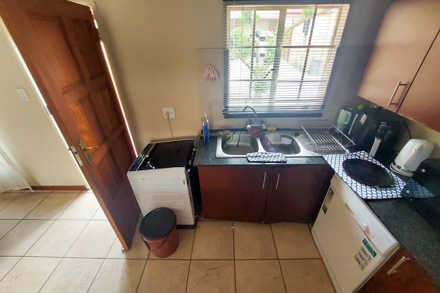 2 Bedroom Property for Sale in The Reeds Gauteng