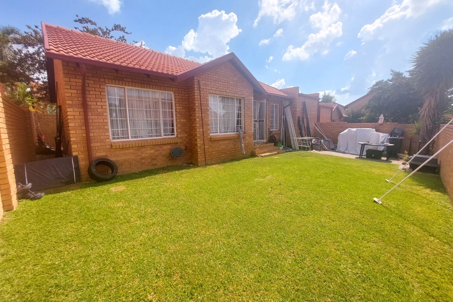 2 Bedroom Property for Sale in The Reeds Gauteng