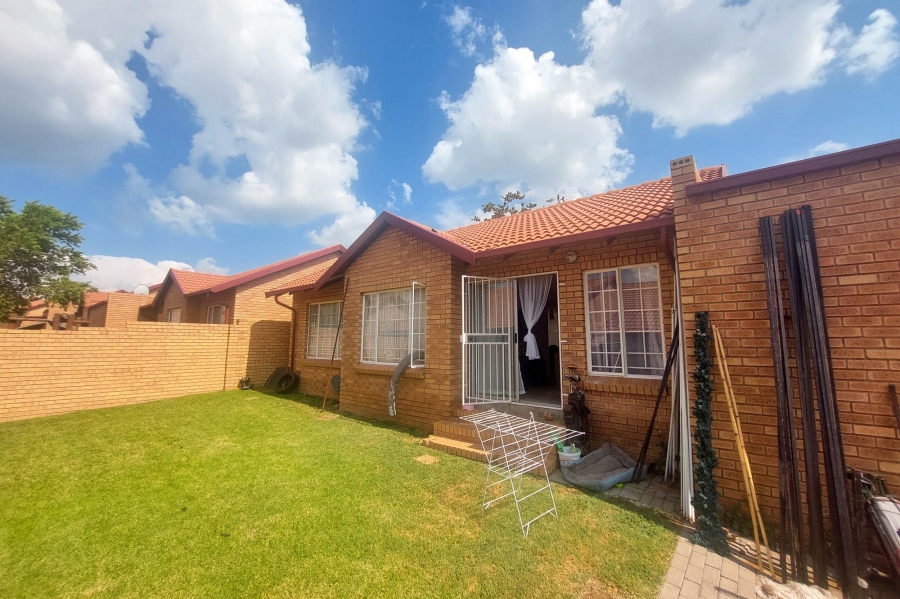 2 Bedroom Property for Sale in The Reeds Gauteng