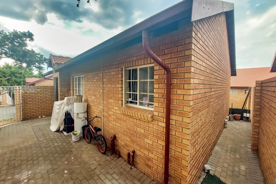 2 Bedroom Property for Sale in The Reeds Gauteng