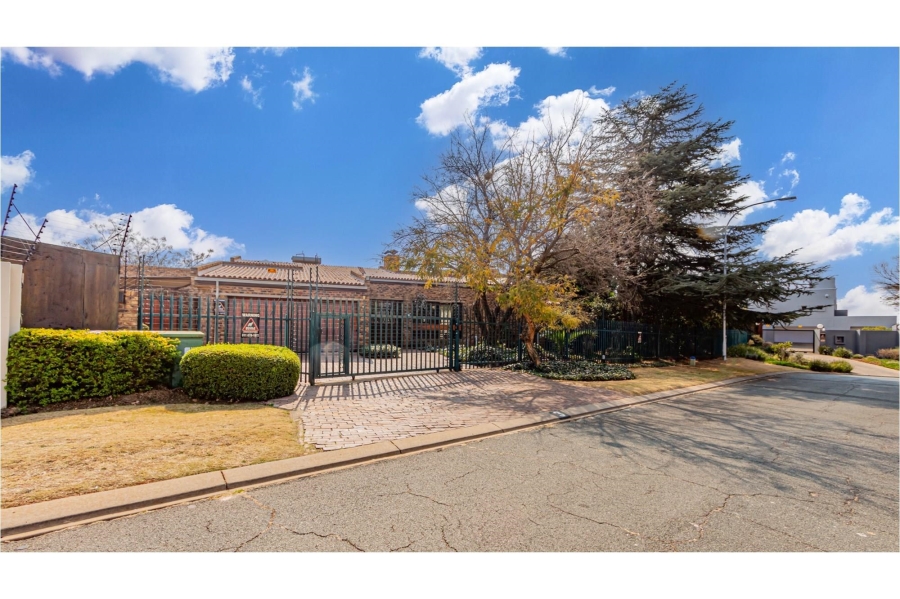 4 Bedroom Property for Sale in Northcliff Gauteng