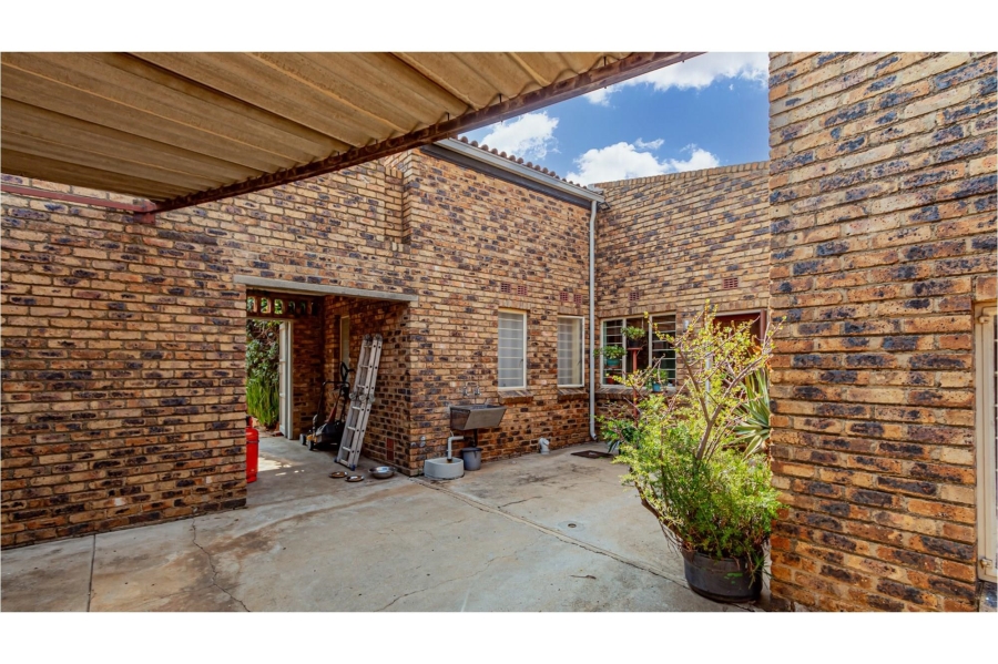 4 Bedroom Property for Sale in Northcliff Gauteng