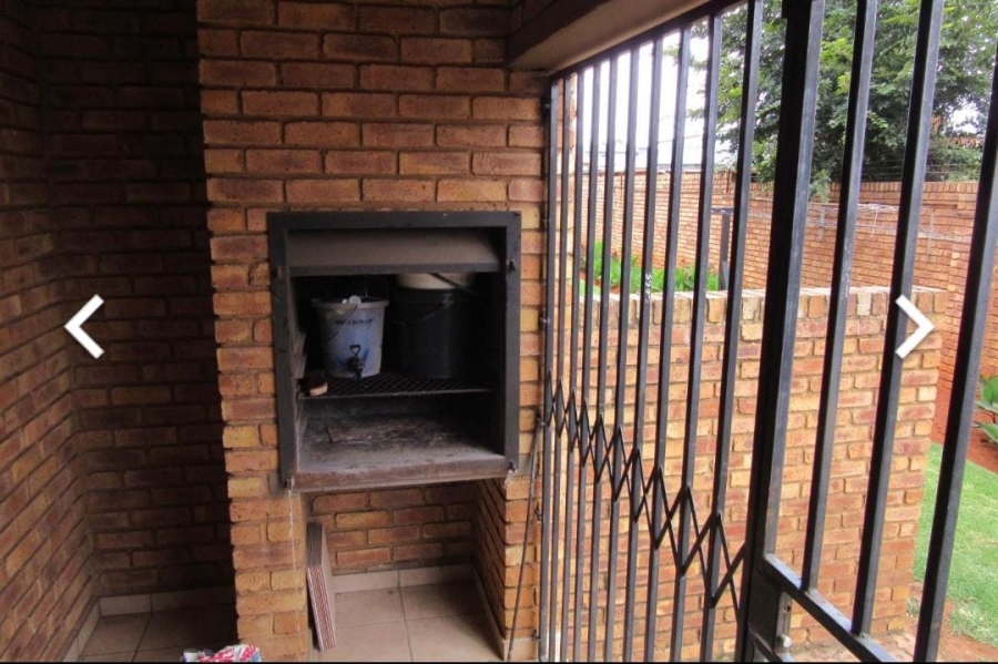 2 Bedroom Property for Sale in Krugersrus Gauteng