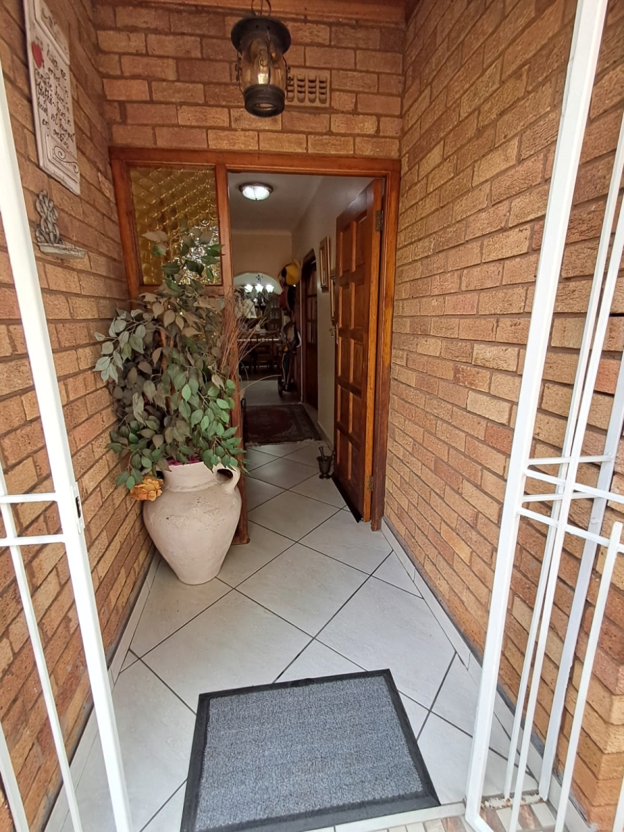 4 Bedroom Property for Sale in Randhart Gauteng