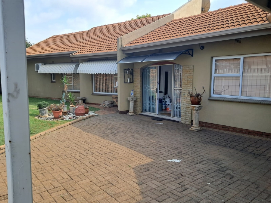 4 Bedroom Property for Sale in Randhart Gauteng