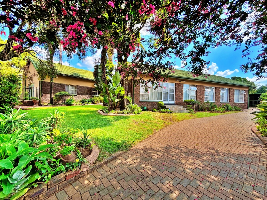 5 Bedroom Property for Sale in The Reeds Gauteng