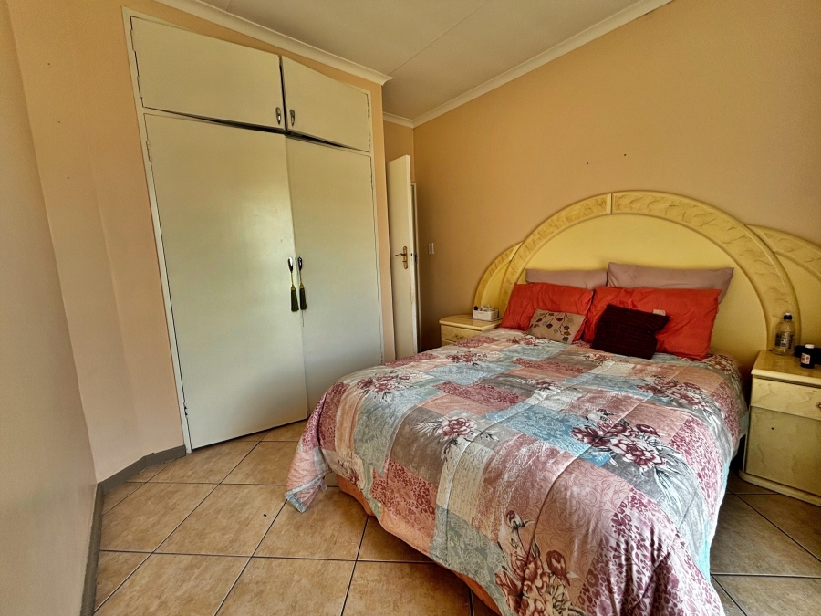 5 Bedroom Property for Sale in The Reeds Gauteng