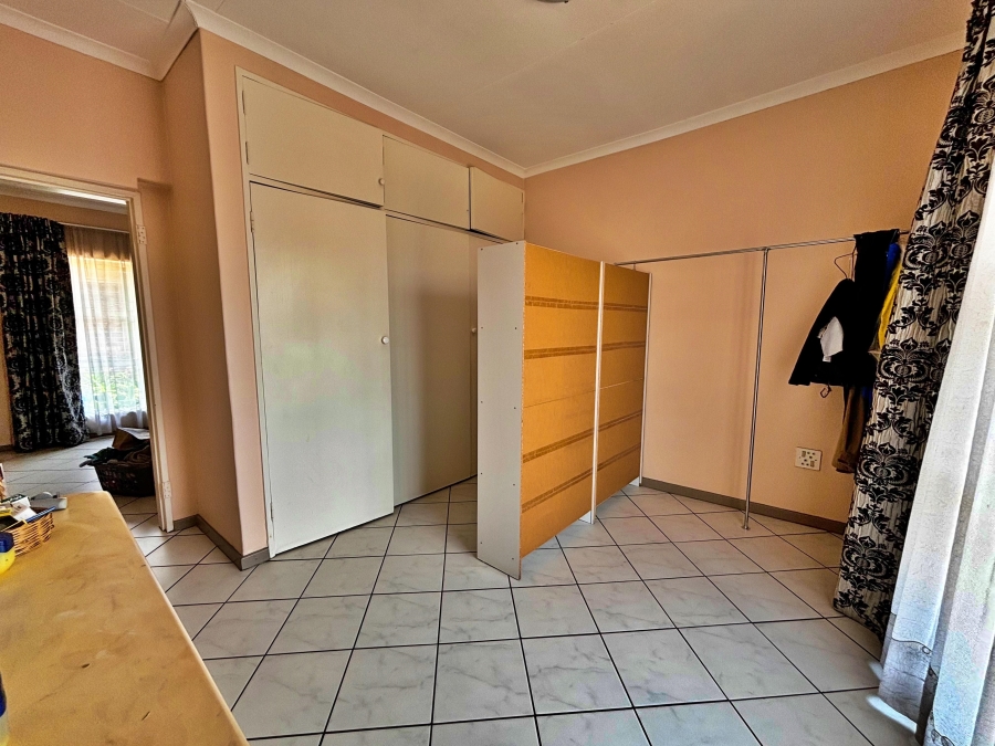 5 Bedroom Property for Sale in The Reeds Gauteng