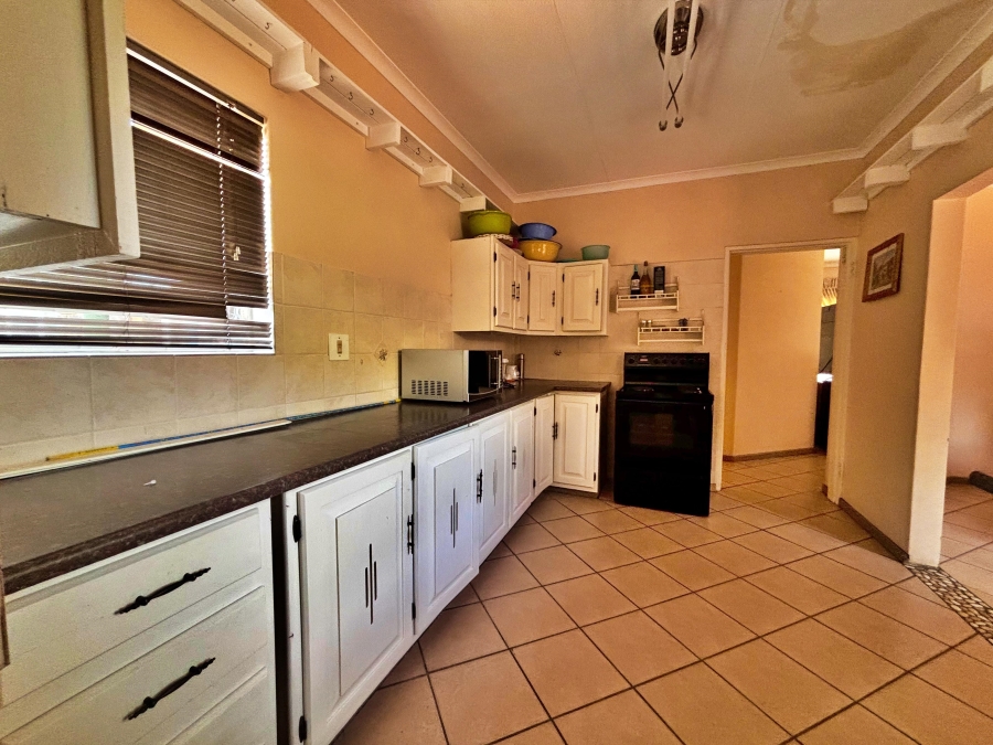 5 Bedroom Property for Sale in The Reeds Gauteng