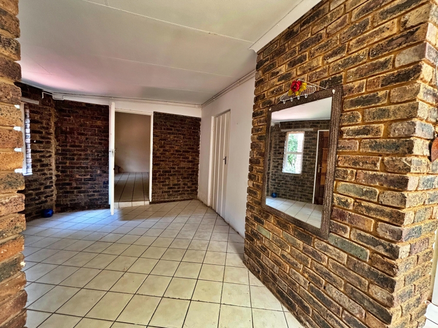 5 Bedroom Property for Sale in The Reeds Gauteng