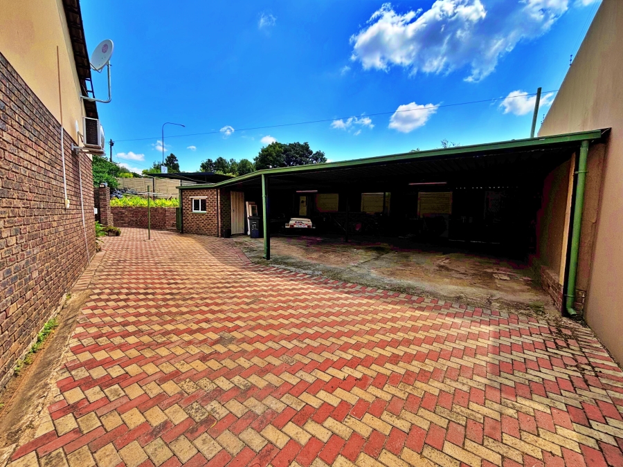 5 Bedroom Property for Sale in The Reeds Gauteng