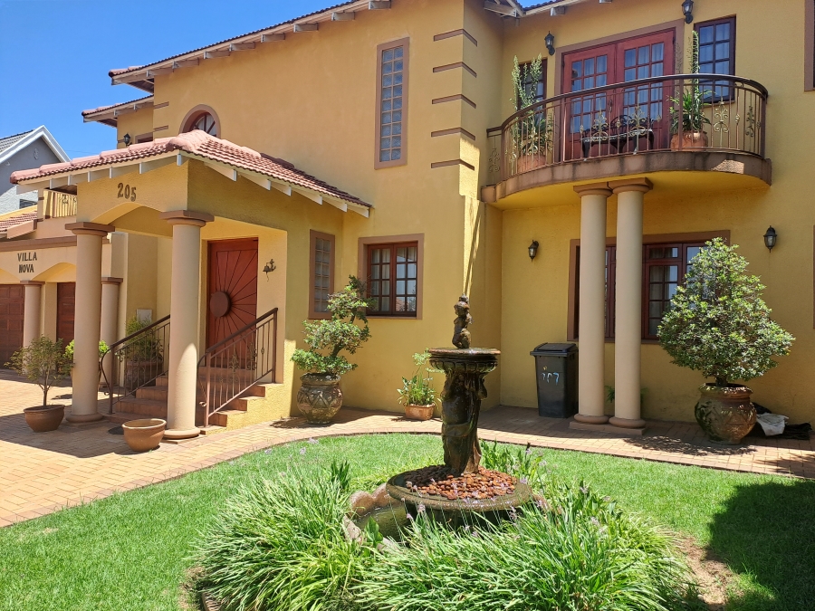 4 Bedroom Property for Sale in Linmeyer Gauteng