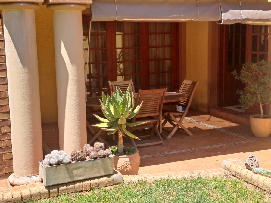 4 Bedroom Property for Sale in Linmeyer Gauteng