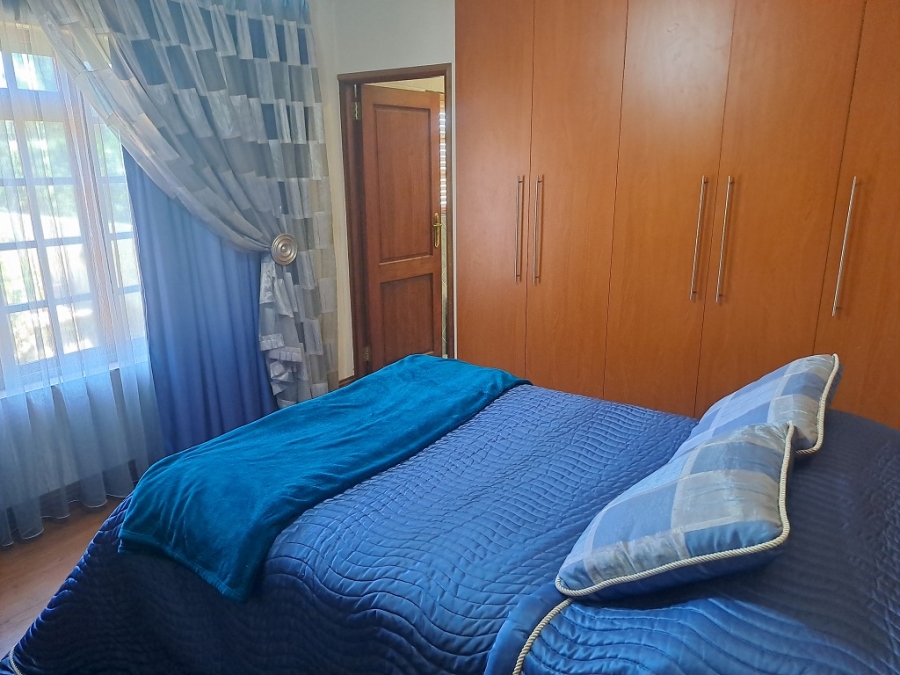 4 Bedroom Property for Sale in Linmeyer Gauteng