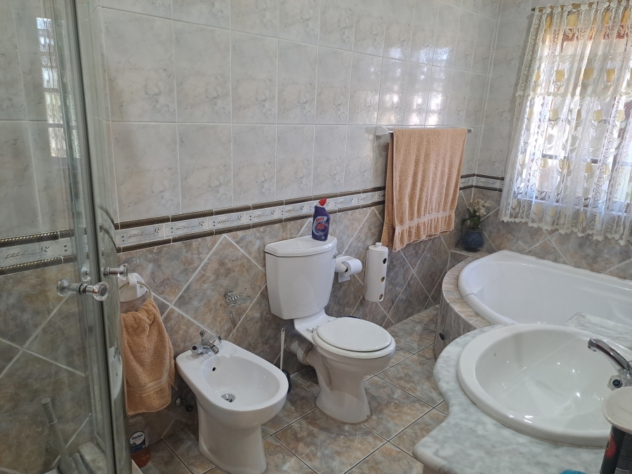 4 Bedroom Property for Sale in Linmeyer Gauteng