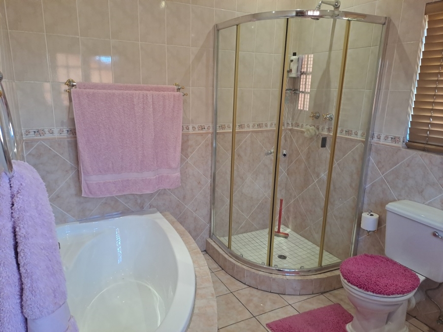 4 Bedroom Property for Sale in Linmeyer Gauteng