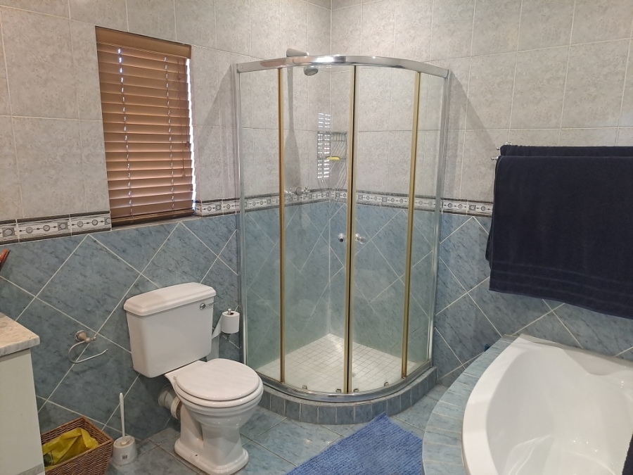 4 Bedroom Property for Sale in Linmeyer Gauteng