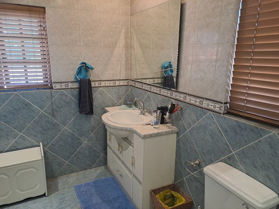 4 Bedroom Property for Sale in Linmeyer Gauteng