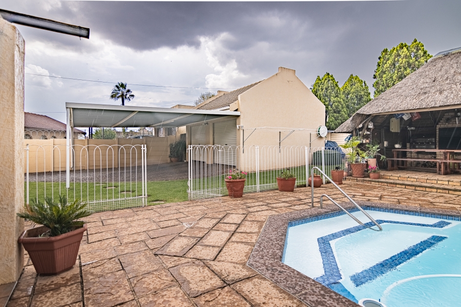 3 Bedroom Property for Sale in Groblerpark Gauteng