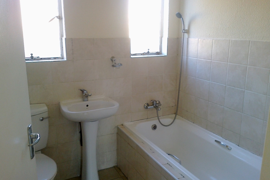 To Let 2 Bedroom Property for Rent in Meredale Gauteng