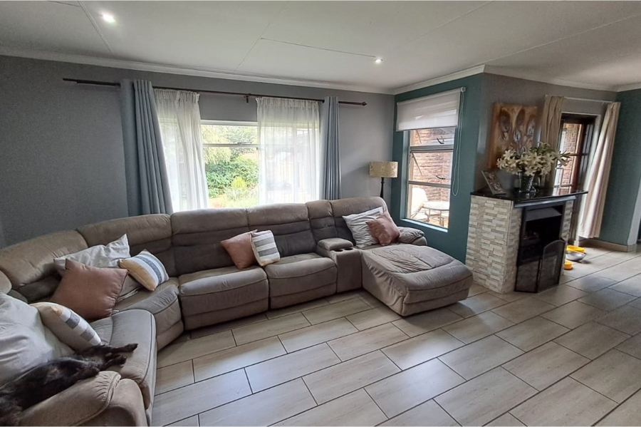 6 Bedroom Property for Sale in Lyttelton Manor Gauteng