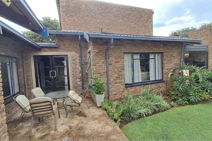 6 Bedroom Property for Sale in Lyttelton Manor Gauteng