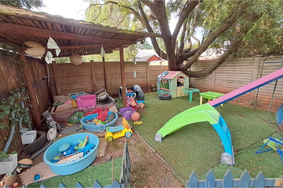 6 Bedroom Property for Sale in Lyttelton Manor Gauteng