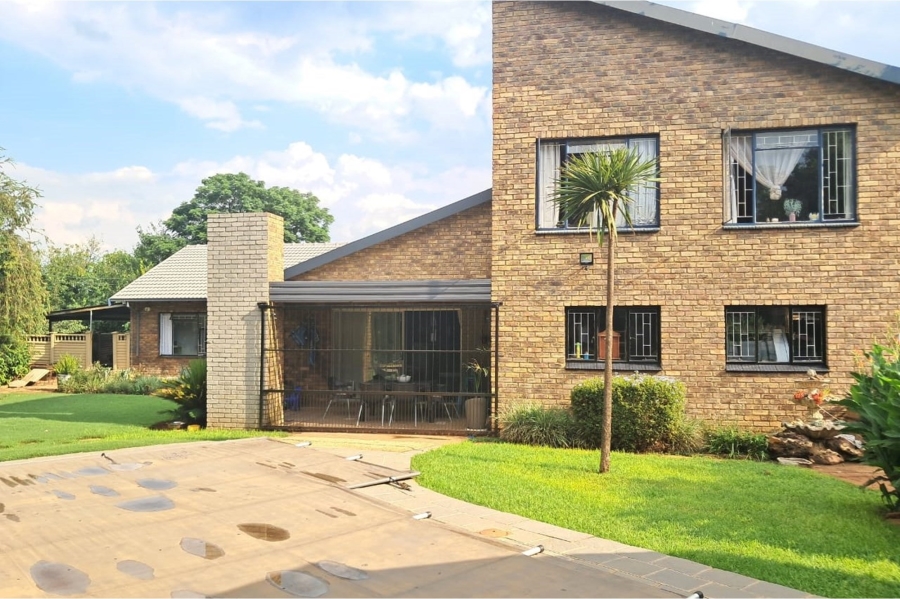 6 Bedroom Property for Sale in Lyttelton Manor Gauteng