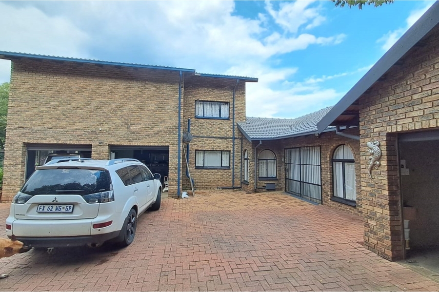 6 Bedroom Property for Sale in Lyttelton Manor Gauteng