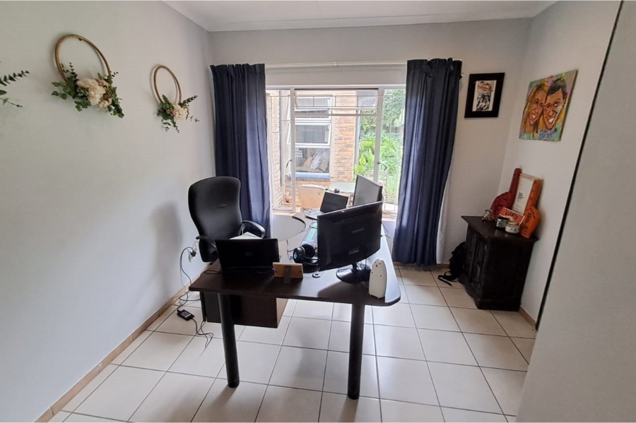 6 Bedroom Property for Sale in Lyttelton Manor Gauteng