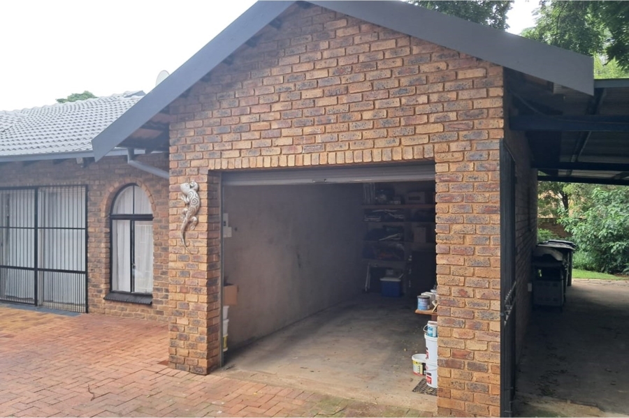 6 Bedroom Property for Sale in Lyttelton Manor Gauteng