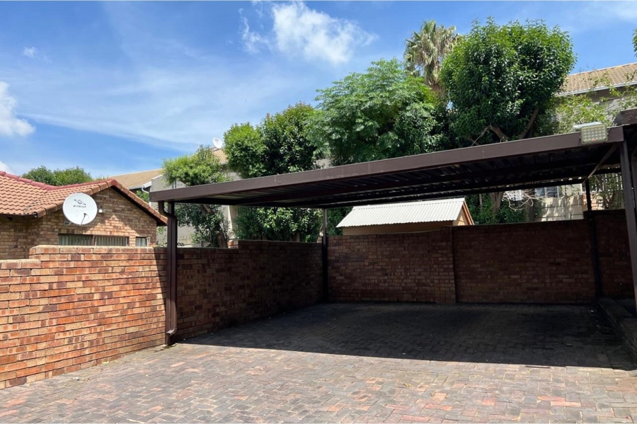 To Let 3 Bedroom Property for Rent in Northwold Gauteng