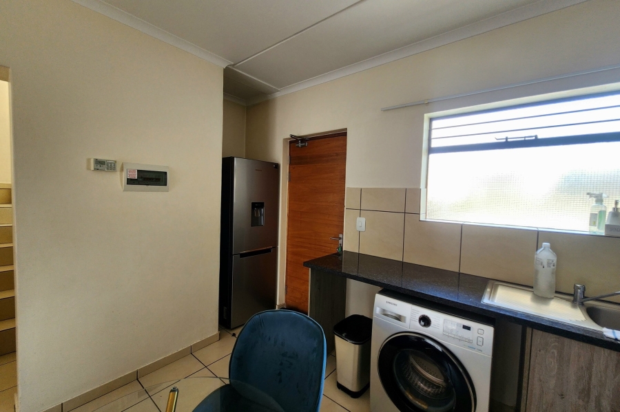 2 Bedroom Property for Sale in Barbeque Downs Gauteng