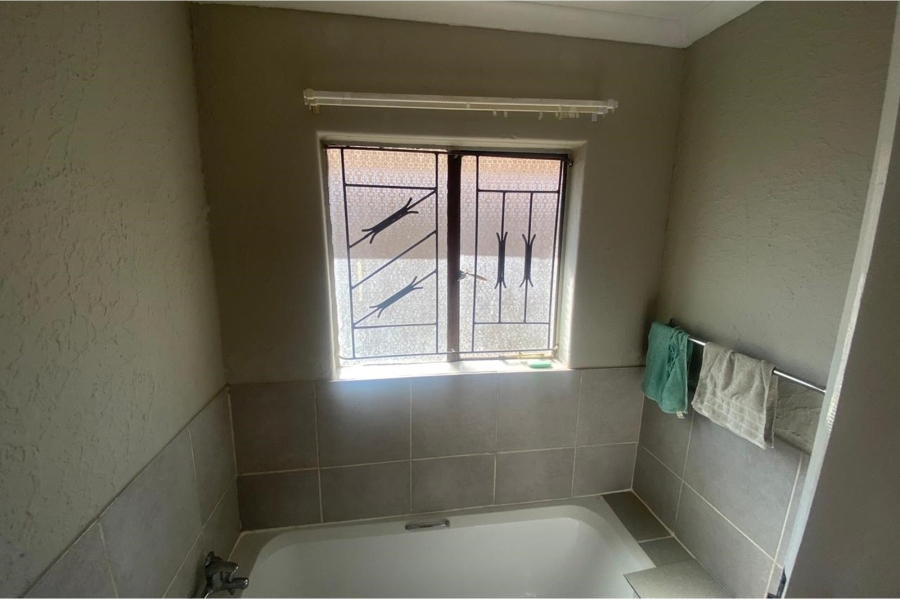 2 Bedroom Property for Sale in Soshanguve WW Gauteng