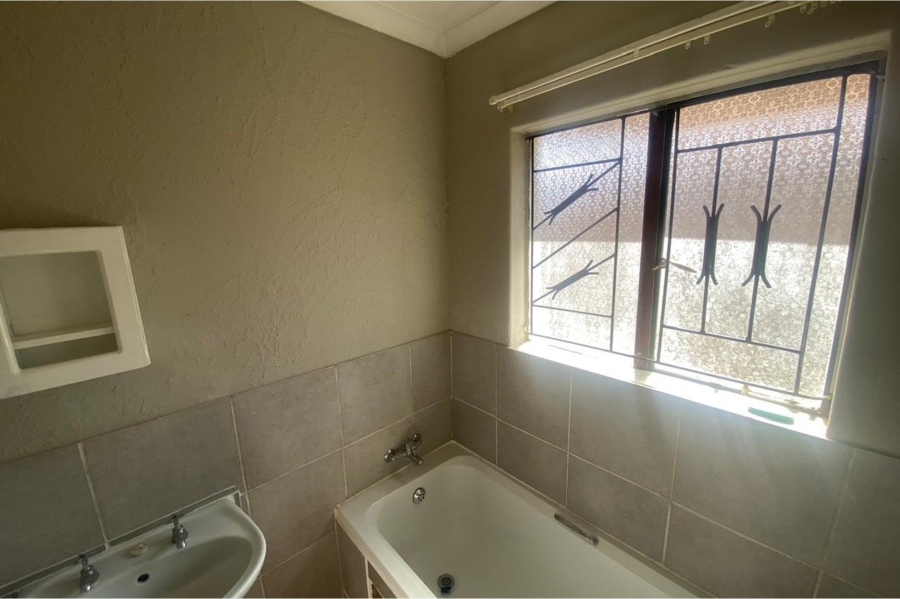 2 Bedroom Property for Sale in Soshanguve WW Gauteng