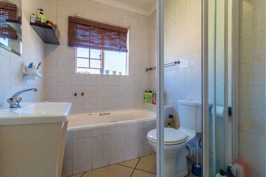 2 Bedroom Property for Sale in Bromhof Gauteng