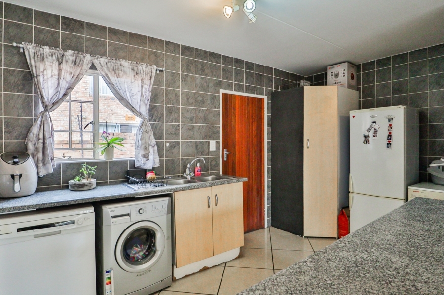 2 Bedroom Property for Sale in Bromhof Gauteng