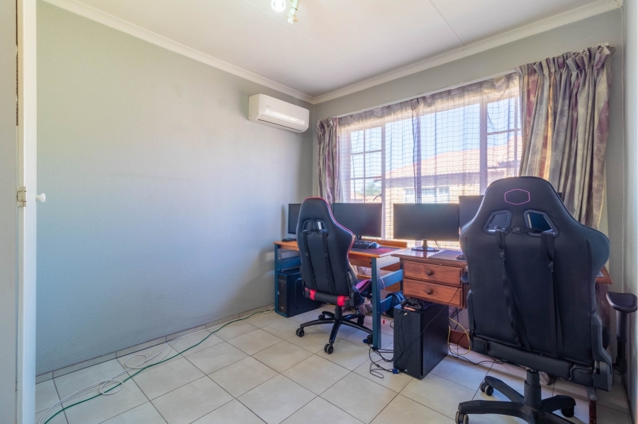 2 Bedroom Property for Sale in Bromhof Gauteng