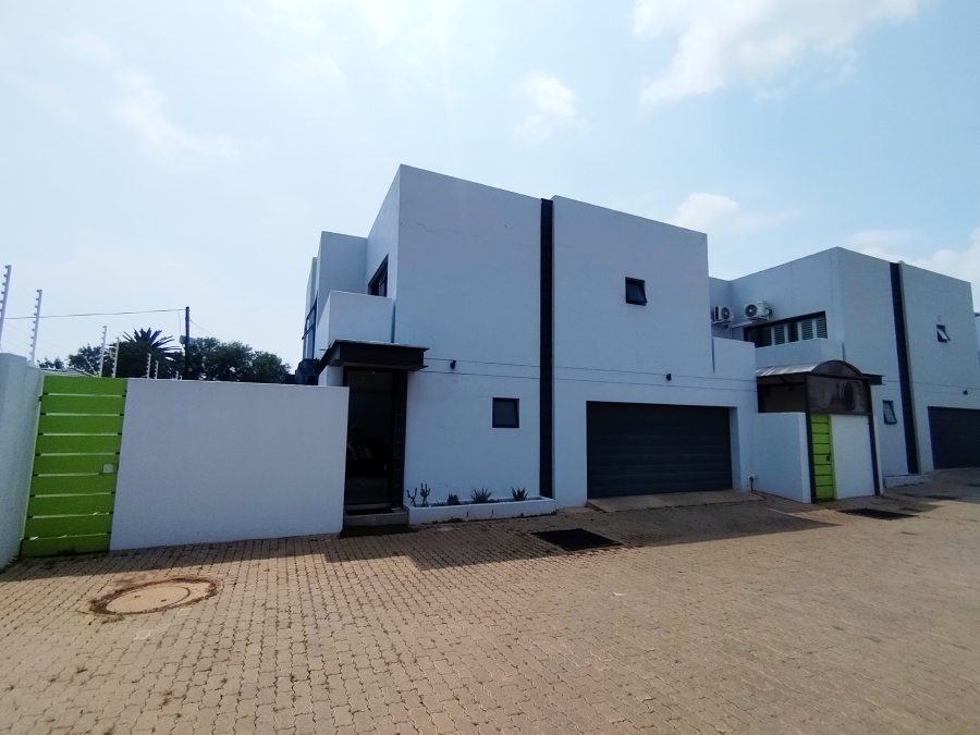 3 Bedroom Property for Sale in Edenvale Central Gauteng