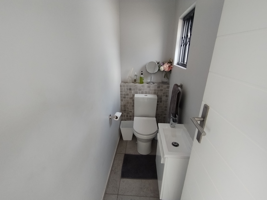 3 Bedroom Property for Sale in Edenvale Central Gauteng