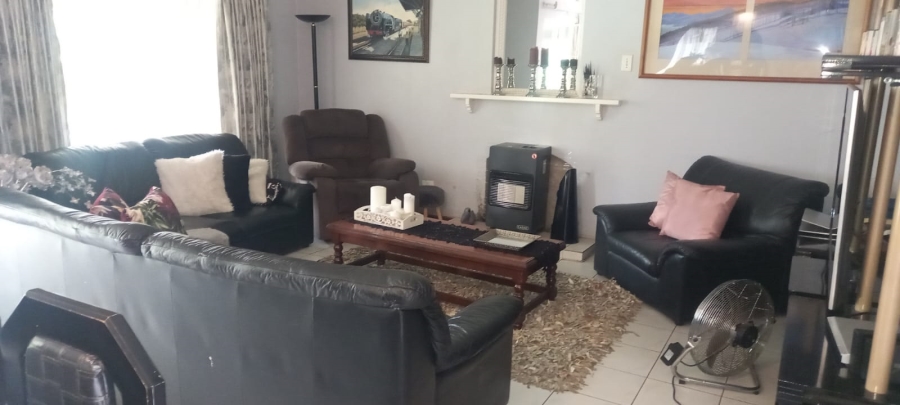 4 Bedroom Property for Sale in Verwoerdpark Gauteng