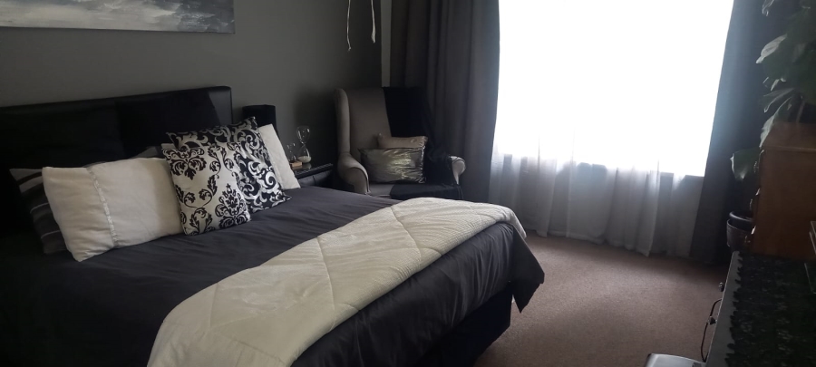 4 Bedroom Property for Sale in Verwoerdpark Gauteng