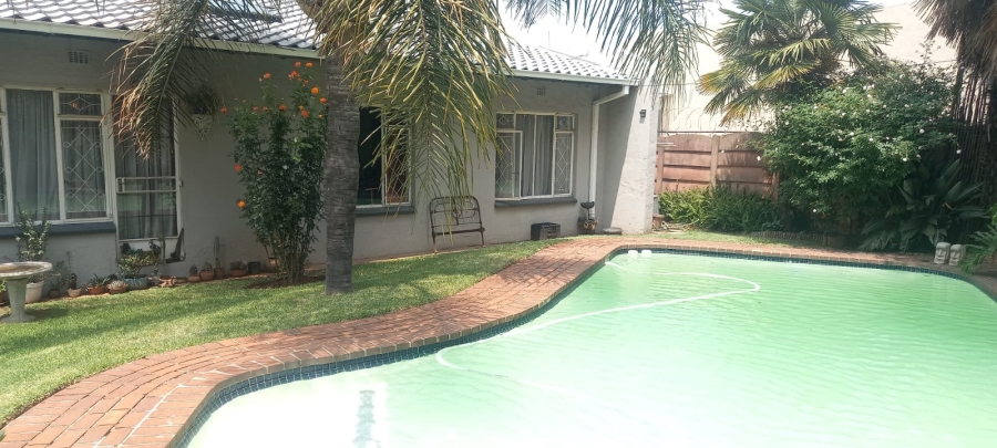 4 Bedroom Property for Sale in Verwoerdpark Gauteng