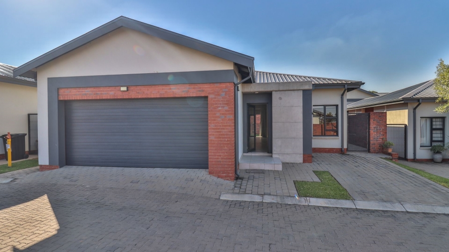 3 Bedroom Property for Sale in Vorna Valley Gauteng