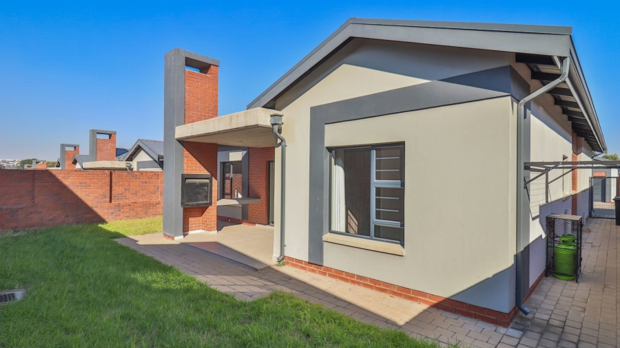 3 Bedroom Property for Sale in Vorna Valley Gauteng