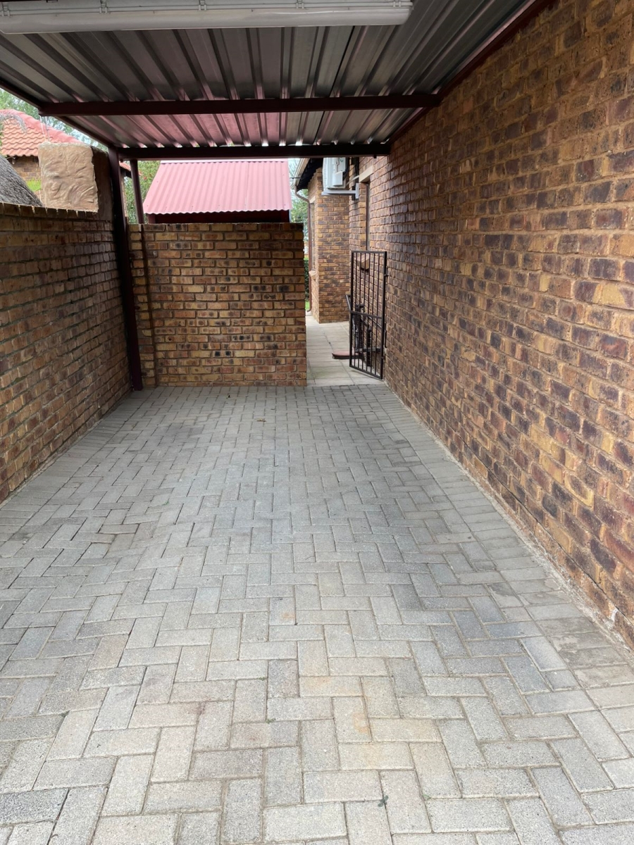 3 Bedroom Property for Sale in Radiokop Gauteng